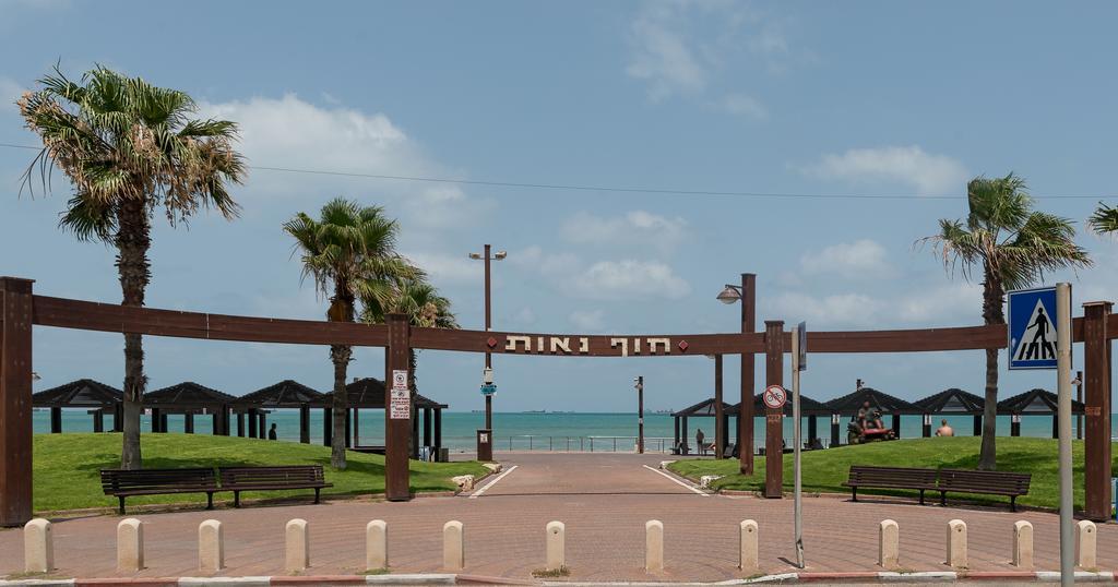 Dream On The Beach Haifa Exterior foto